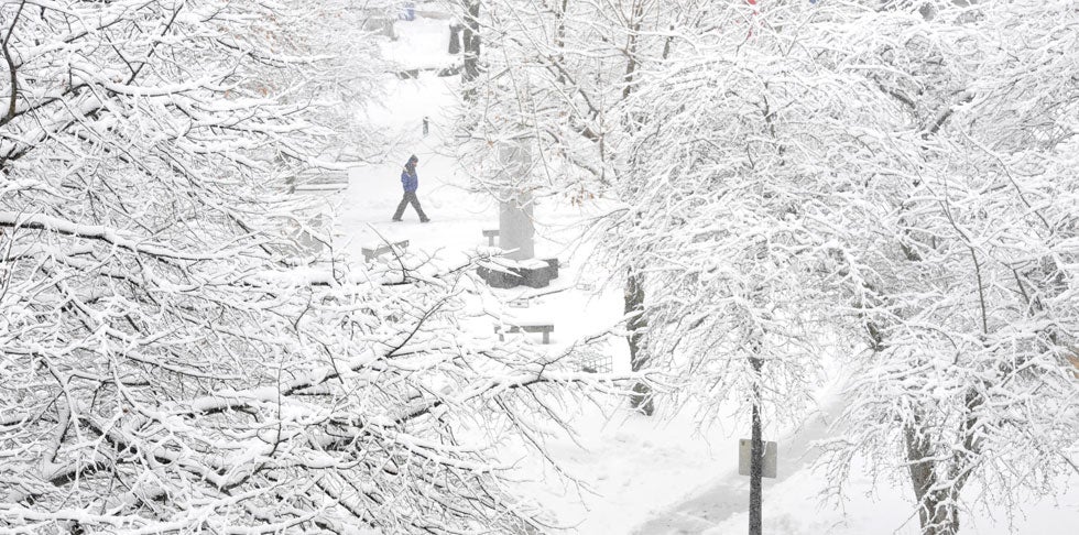Ξεκίνησε η επέλαση του χιονιά «Αριάδνη» -Το βαρομετρικό χαμηλό «κυκλώνει» σταδιακά τη χώρα – Πού θα σαρώσει ο χιονιάς